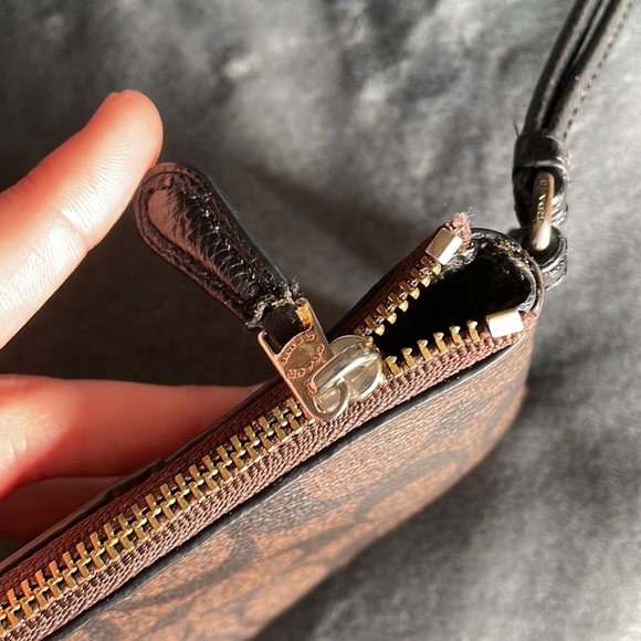 Coach wristlet - Picture 4 of 4